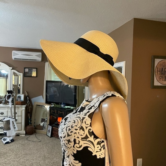 Serra floppy hat out of the office Q3 - Picture 2 of 5